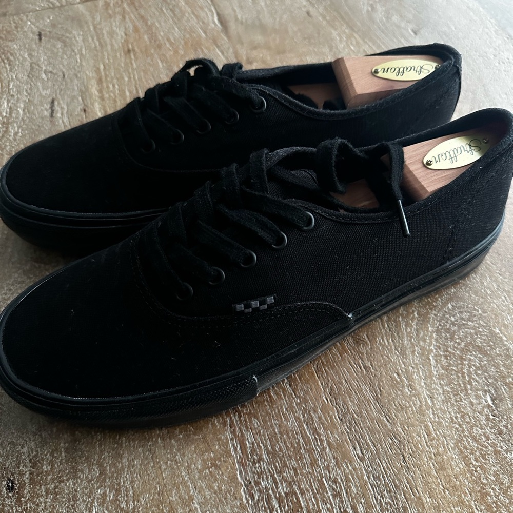 Men’s Vans skateboarding shoes in excellent condition